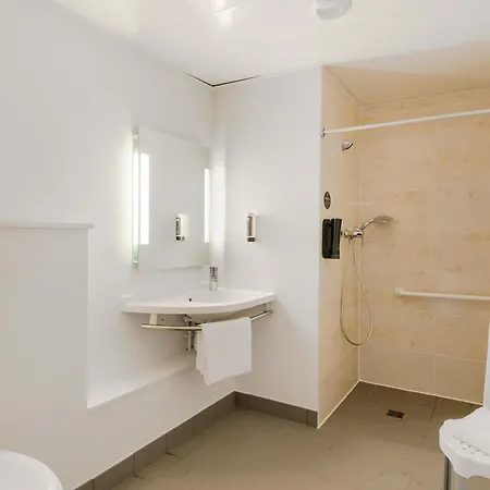 Nantes 酒店 萨韦奈