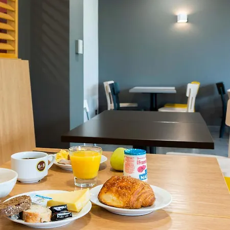 Nantes 酒店 萨韦奈